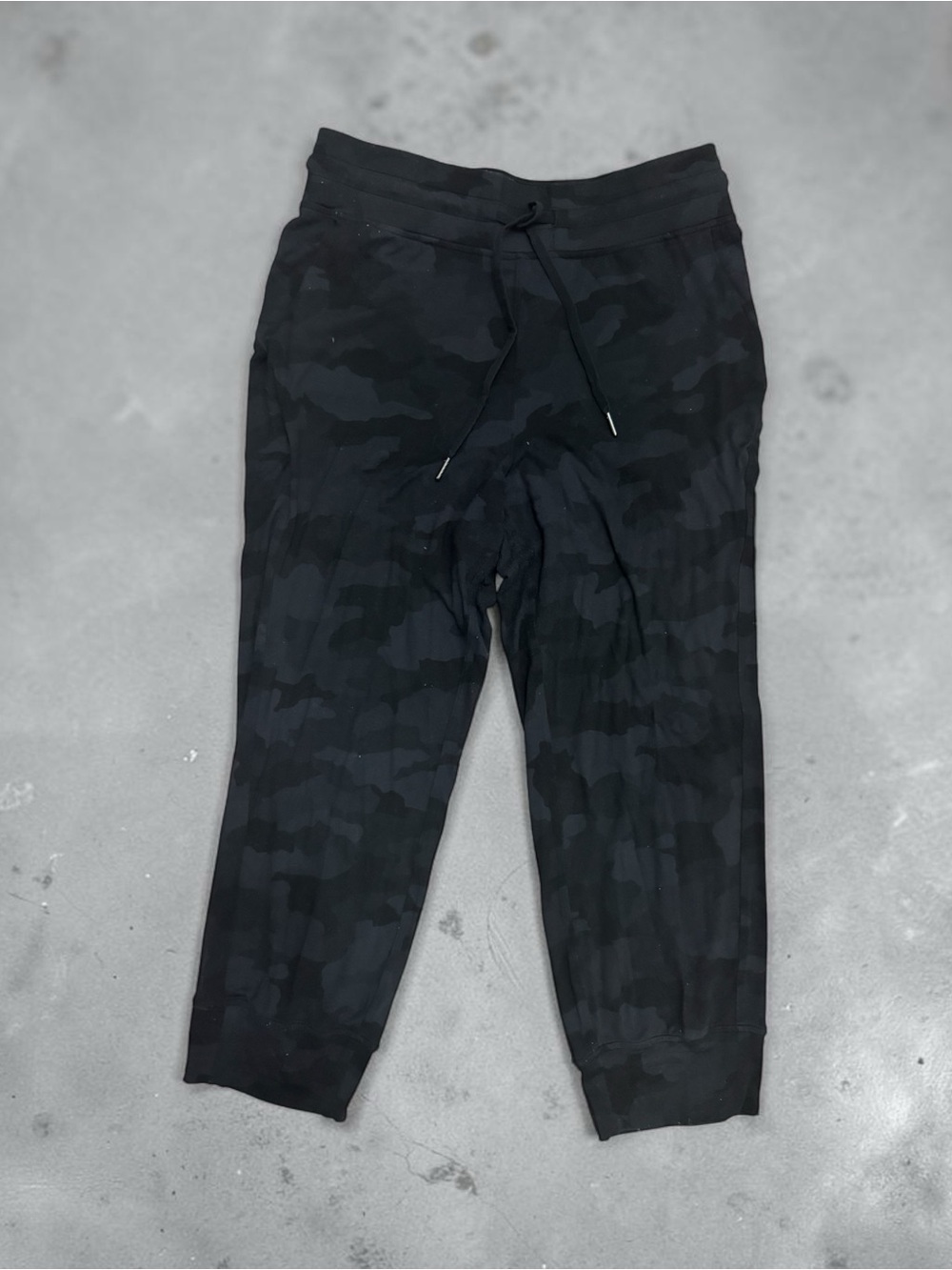 Women’s Lululemon Black Camo Drawstring Jogger Pants size 10